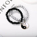 Geometric eight-diagram-shaped alloy appetizer bracelet for unisex fashion wear.