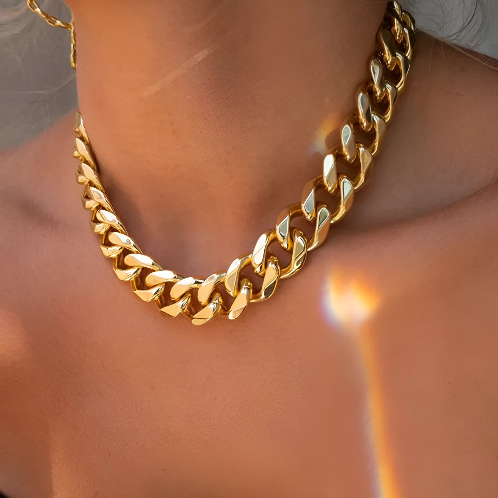 Gold electroplated thick chain necklace for women with 32cm length and 6cm width