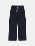 Man's black fleece-lined sweatpants with drawstring waist in loose fit