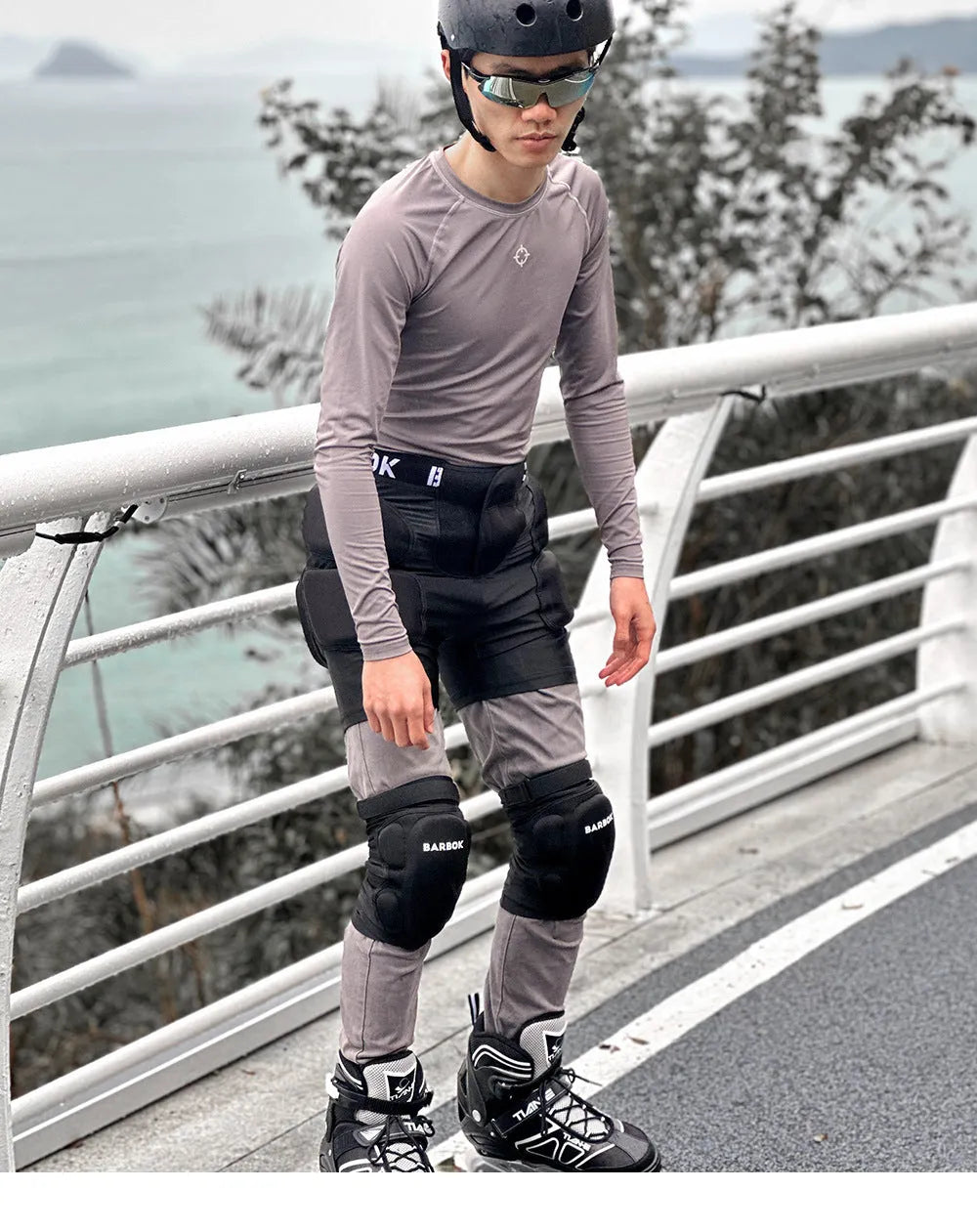 Black spandex hip protector pad with NBR foam for roller skating and skateboarding safety.