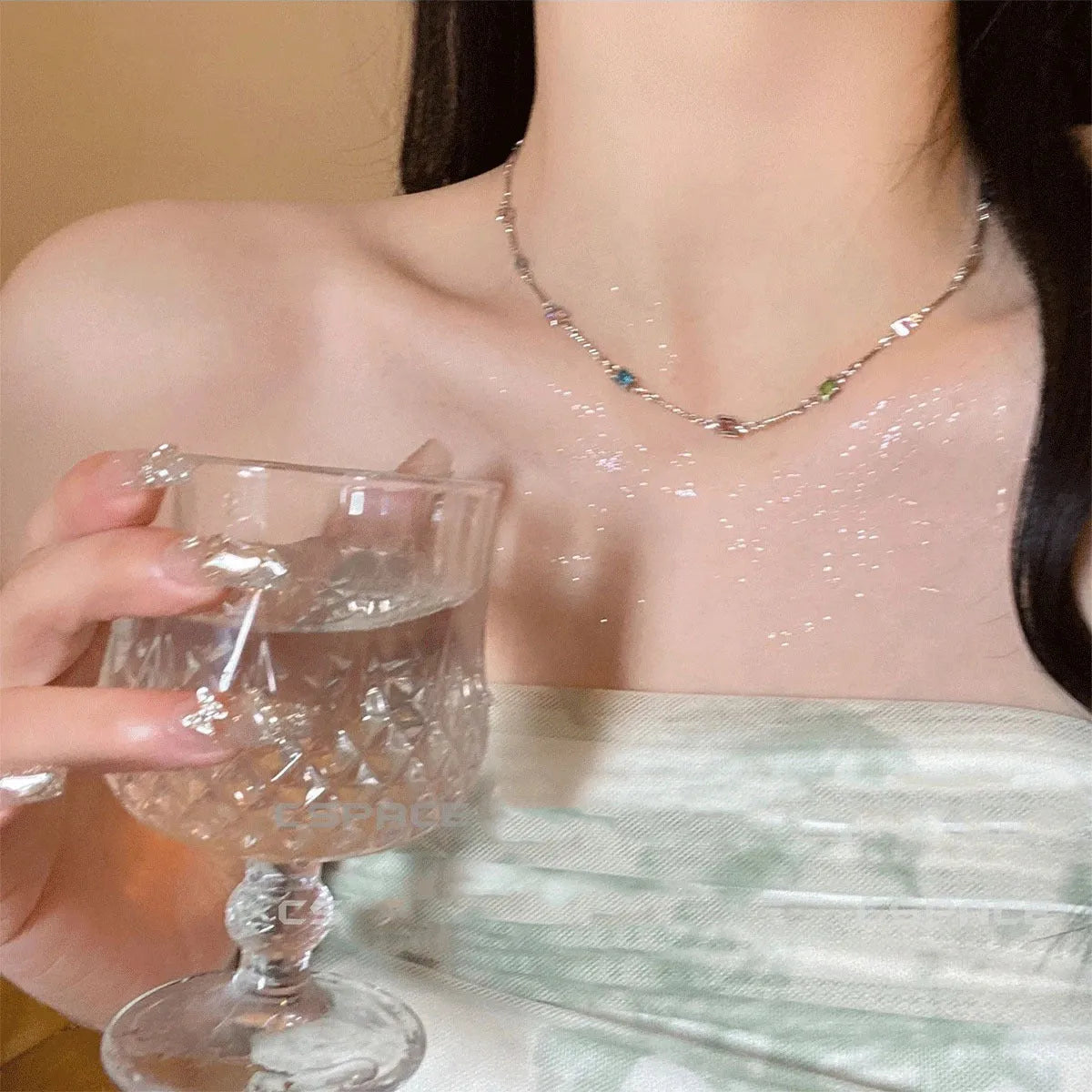 Square colour clavicle chain necklace with geometric quadrilateral shape and artificial crystal material