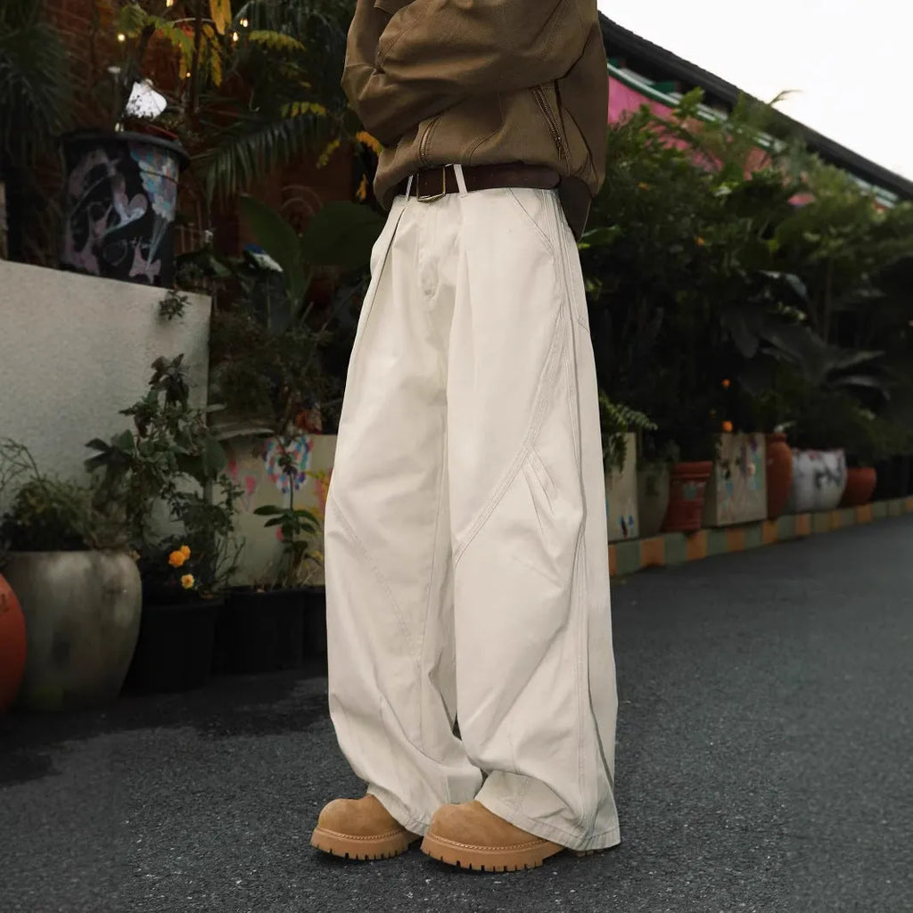 Men's pleated straight loose trousers in black colour with micro-elastic waistband and straight leg opening