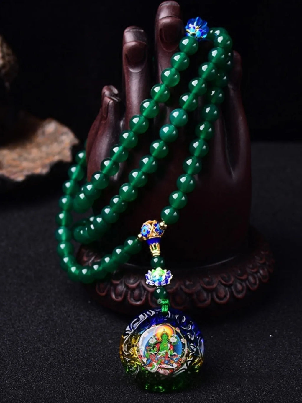 Handmade natural green agate bracelet with 108 beads and pendant, showing Thangka and Buddha bead style options.