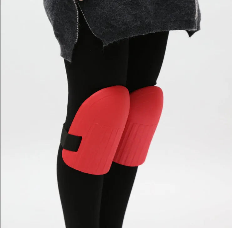 A pair of EVA foam knee pads in one of five colours: black, dark green, yellow, army green, or grass green.
