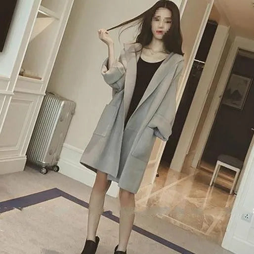 A plus size woman's loose-fitting grey cotton coat with lace details, long sleeves, for spring and autumn.