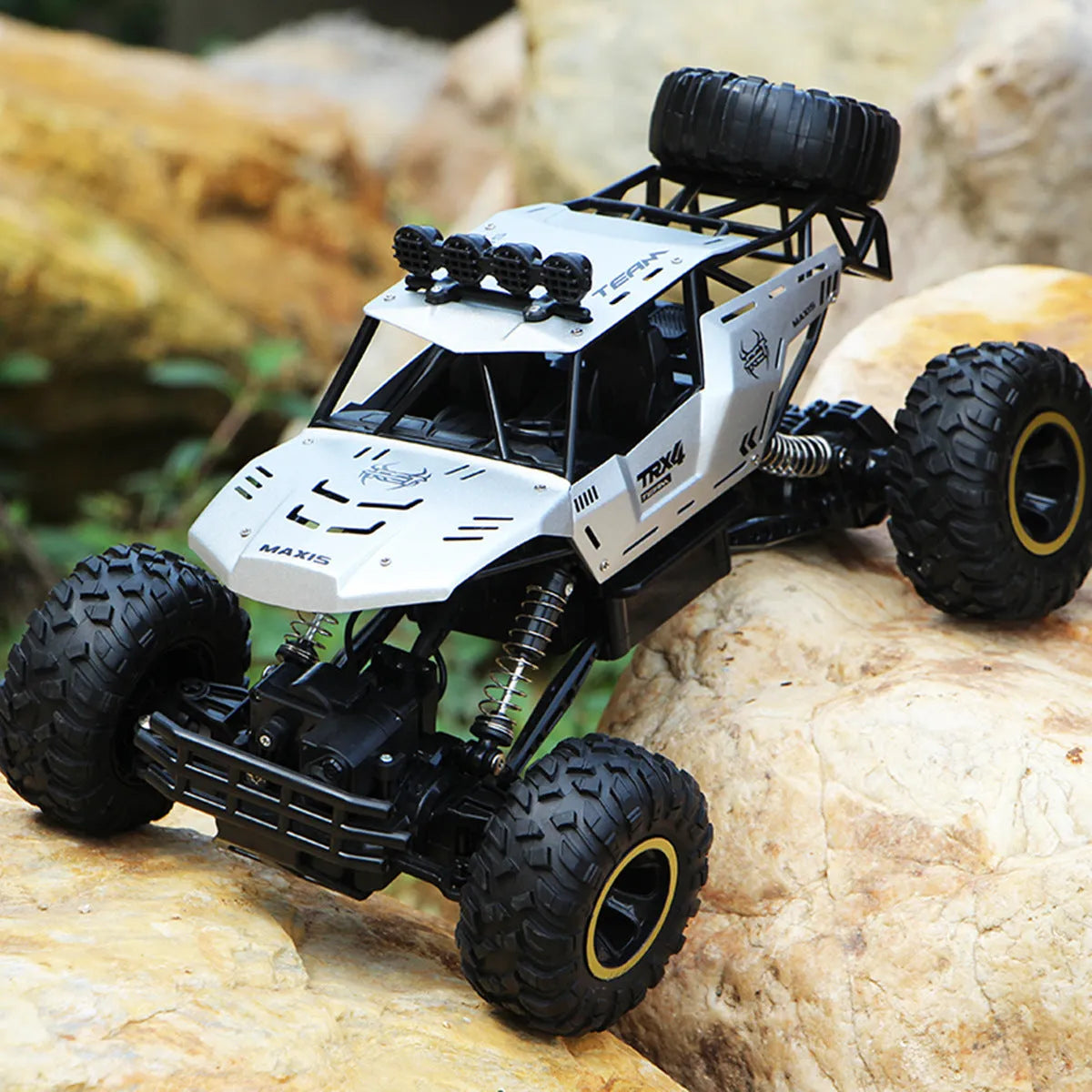 Black and silver 2.4G wireless remote control off-road cars in 28cm and 37cm sizes on rough terrain