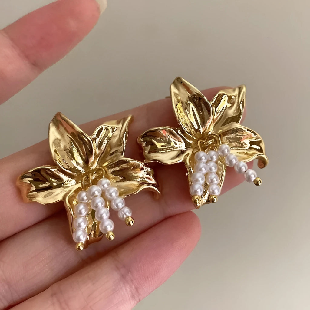 Gold H1795 metal flower earrings with exaggerated floral shape and niche style design for women