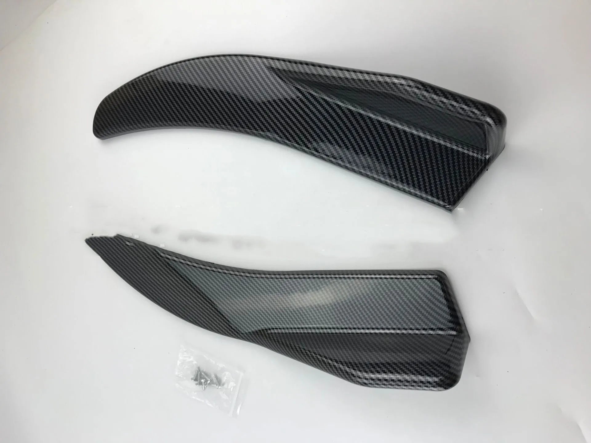 Front and rear deflector lights for General Motors vehicles with carbon fibre finish