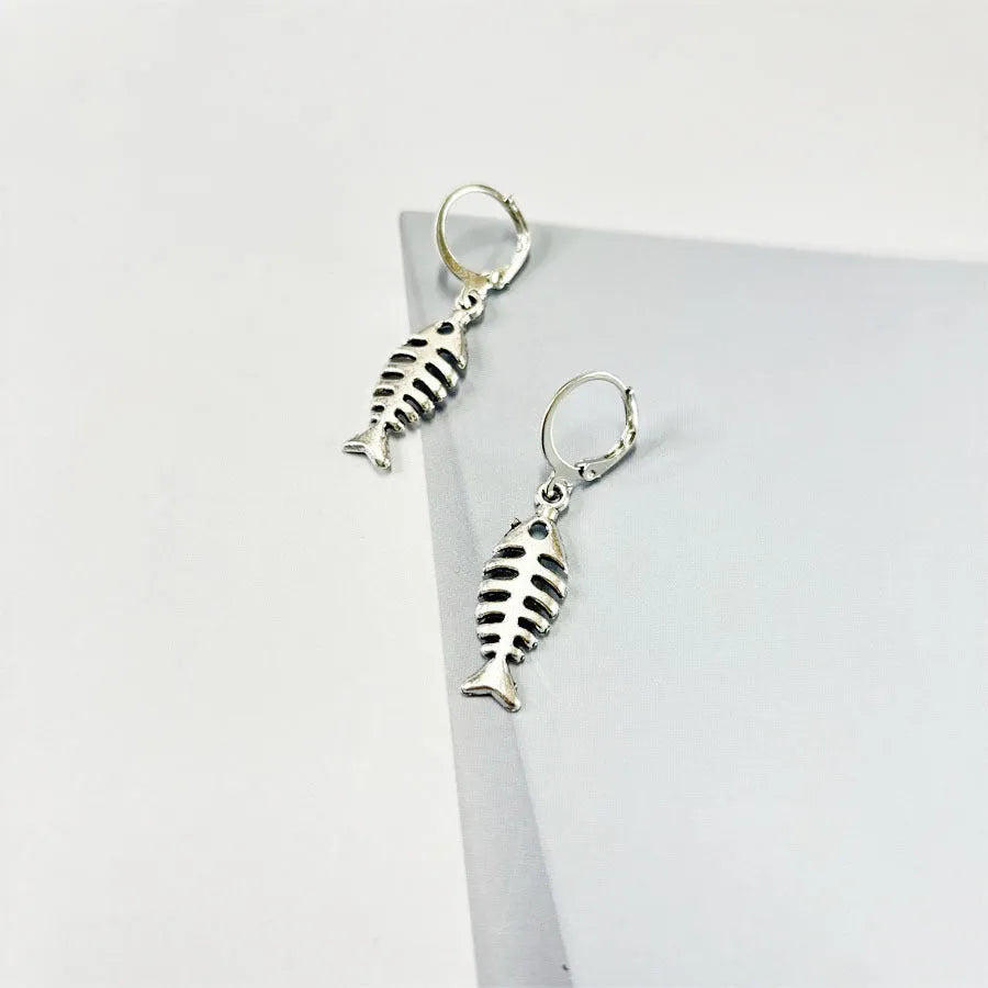 Retro fishbone pendant necklace with matching earrings set on adjustable O-shaped chain