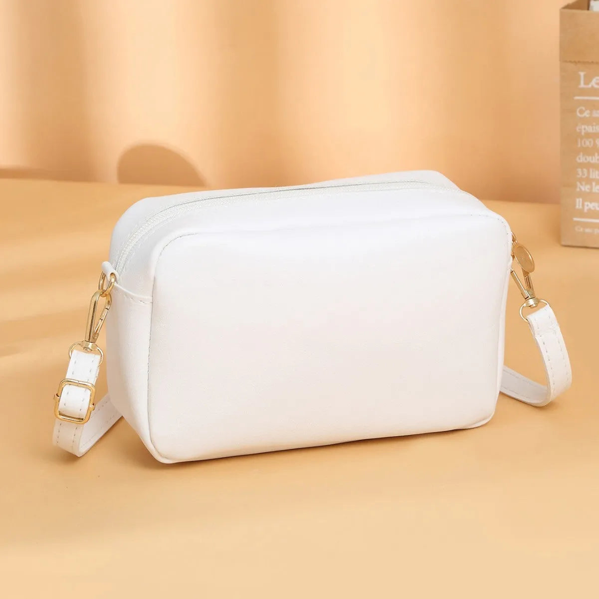 Women's solid colour PU shoulder bag with three-dimensional pocket in horizontal square design