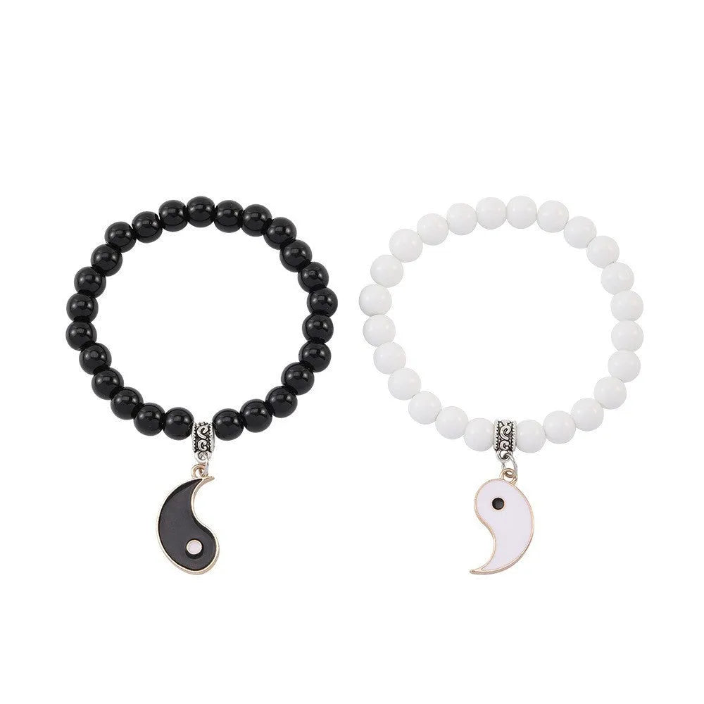 Geometric eight-diagram-shaped alloy appetizer bracelet for unisex fashion wear.