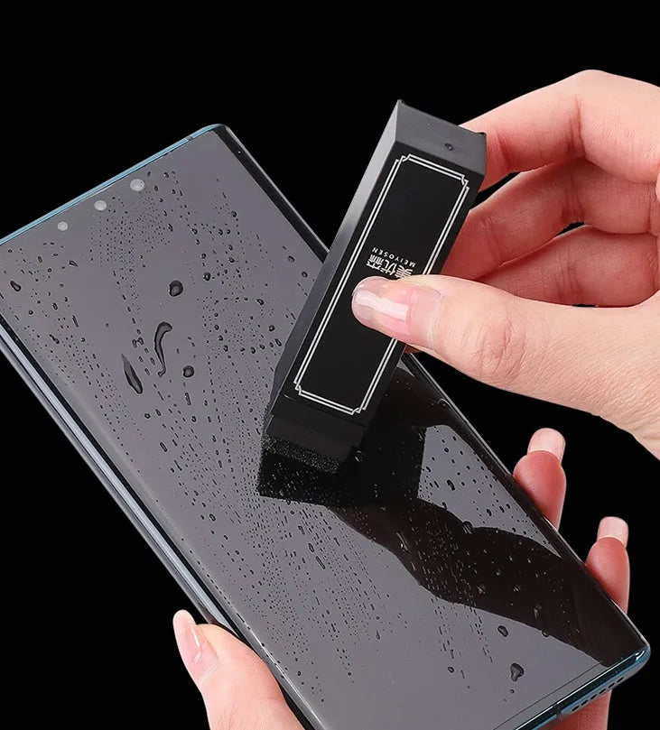 Black disposable screen cleaner wipes 40-pack for mobile phone and tablet touchscreen decontamination