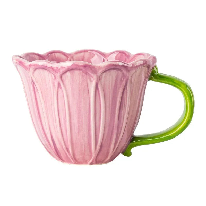 Ceramic breakfast cup with floral pattern showing 500ml capacity measurement