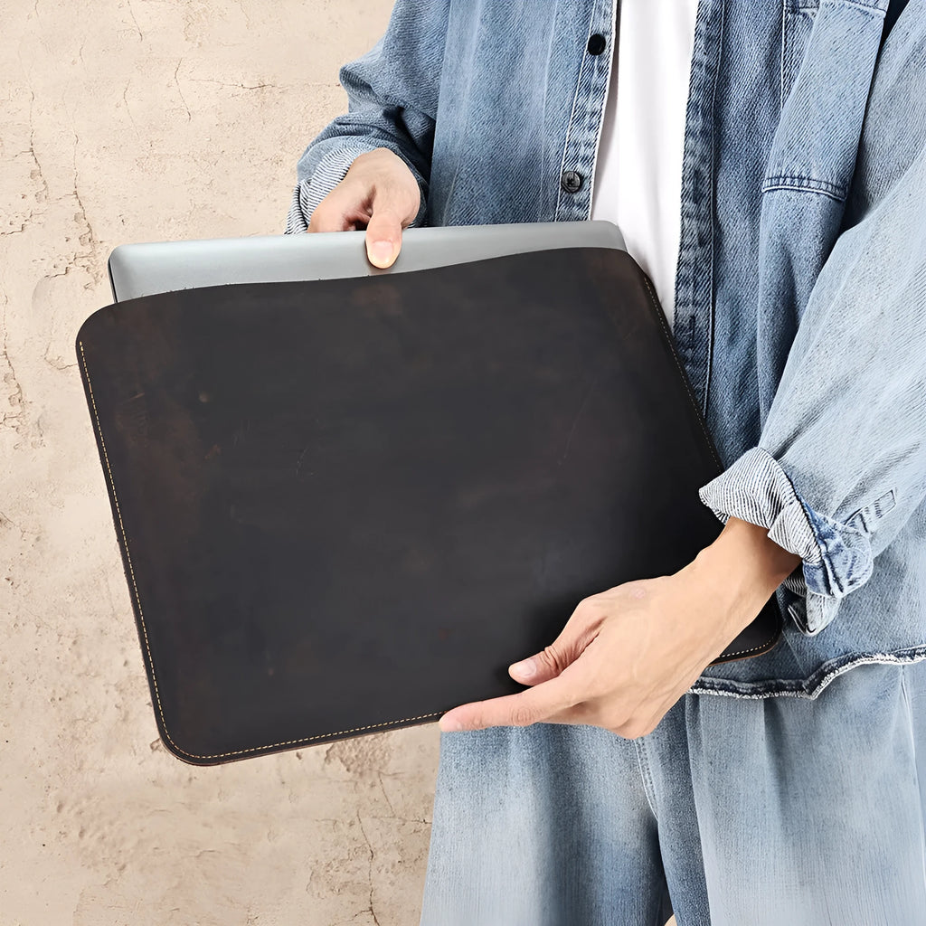 Horizontal computer liner bag in genuine crazy horse leather with organised compartments