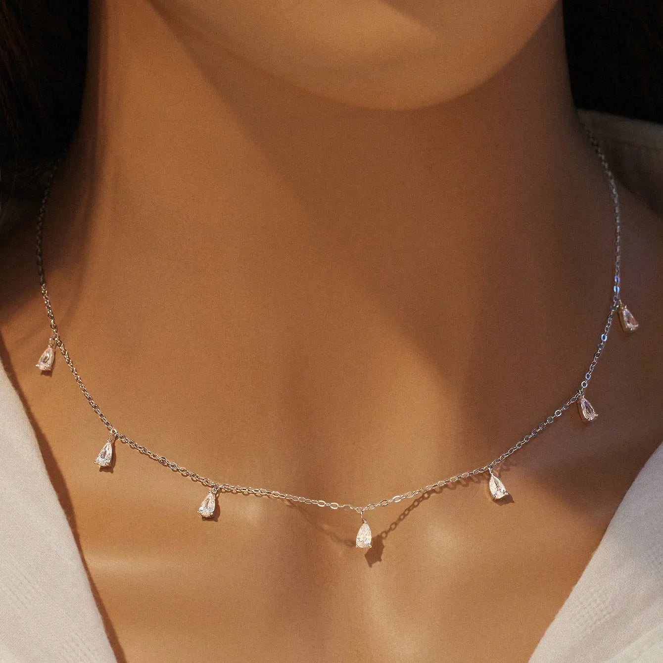 Gentle drop-shaped artificial zircon necklace in 925 silver with adjustable length and O-shaped chain