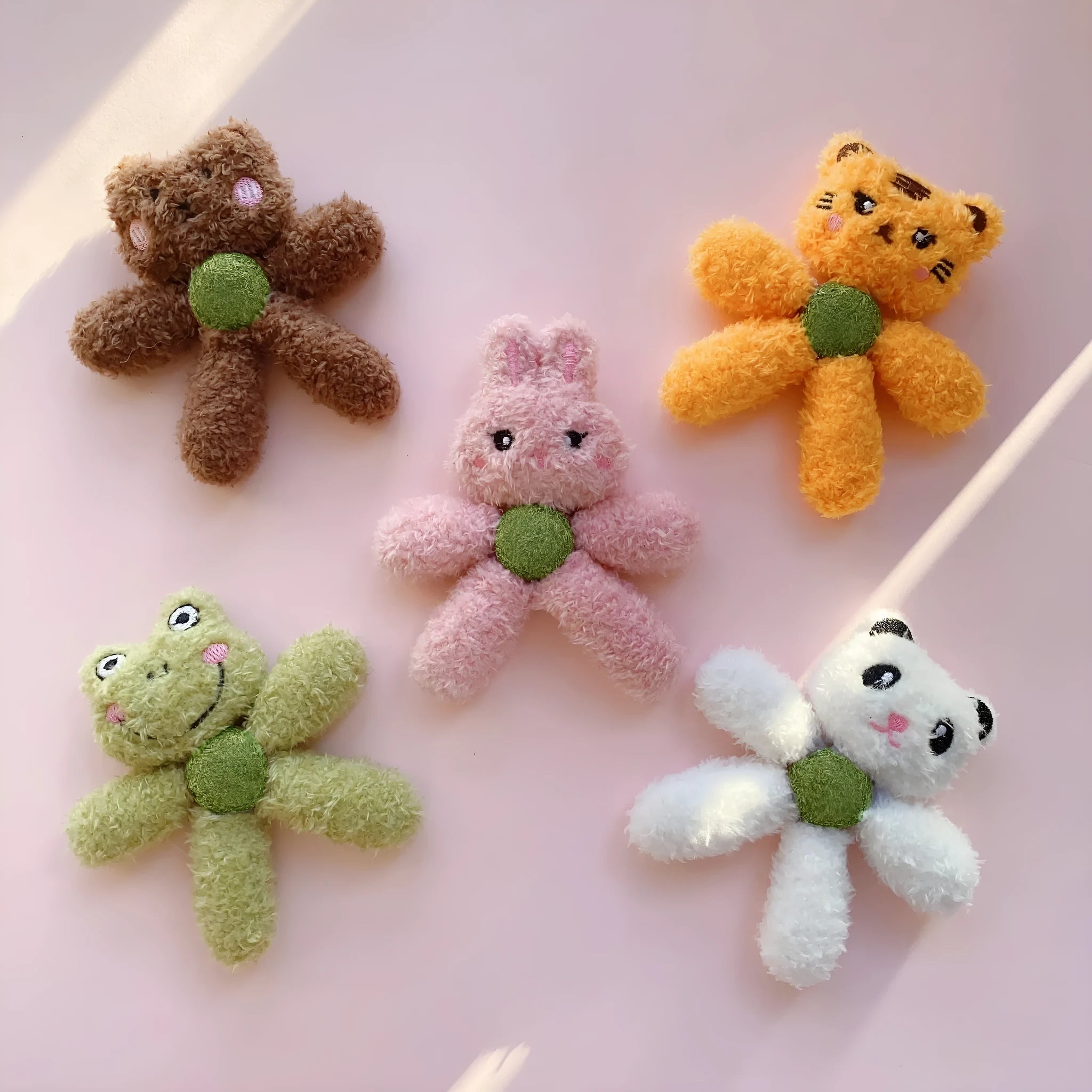 Edible catnip ball chewing toy for kittens with animal designs