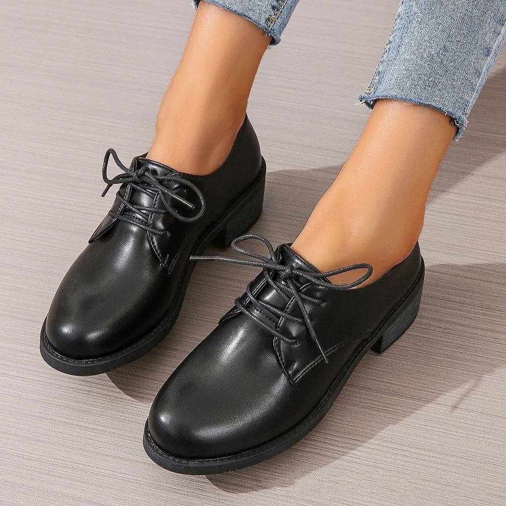 Black women's low-top work shoes with chunky heel and soft leather sole