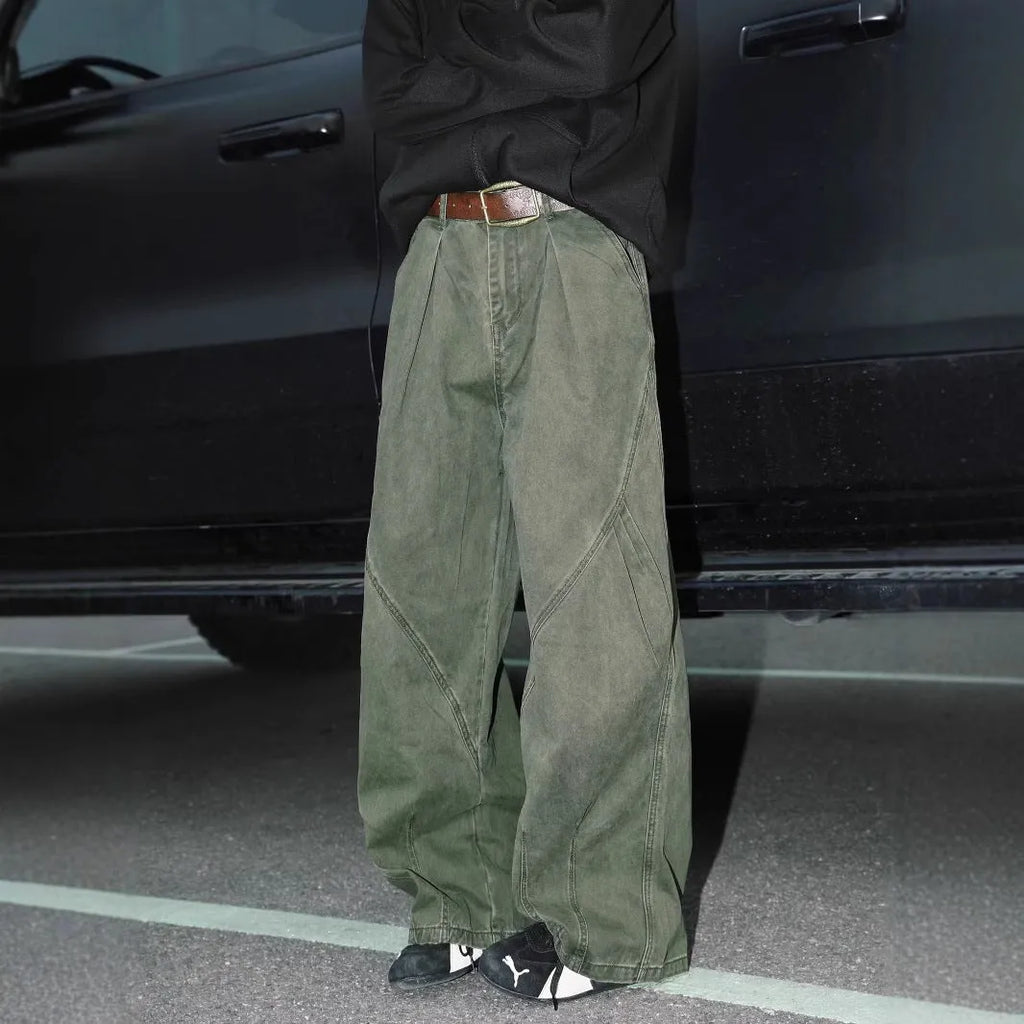 Men's pleated straight loose trousers in black colour with micro-elastic waistband and straight leg opening