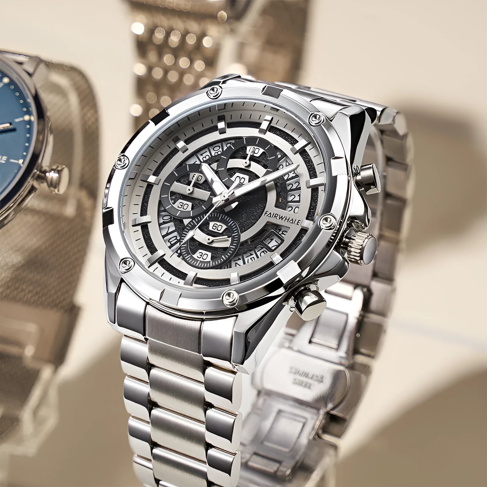 Men's waterproof quartz watch with luminous dial and steel strap in black, gold, or silver colour options