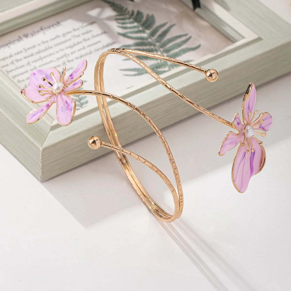 Pink alloy armband with hollow pattern lines and adjustable clasp