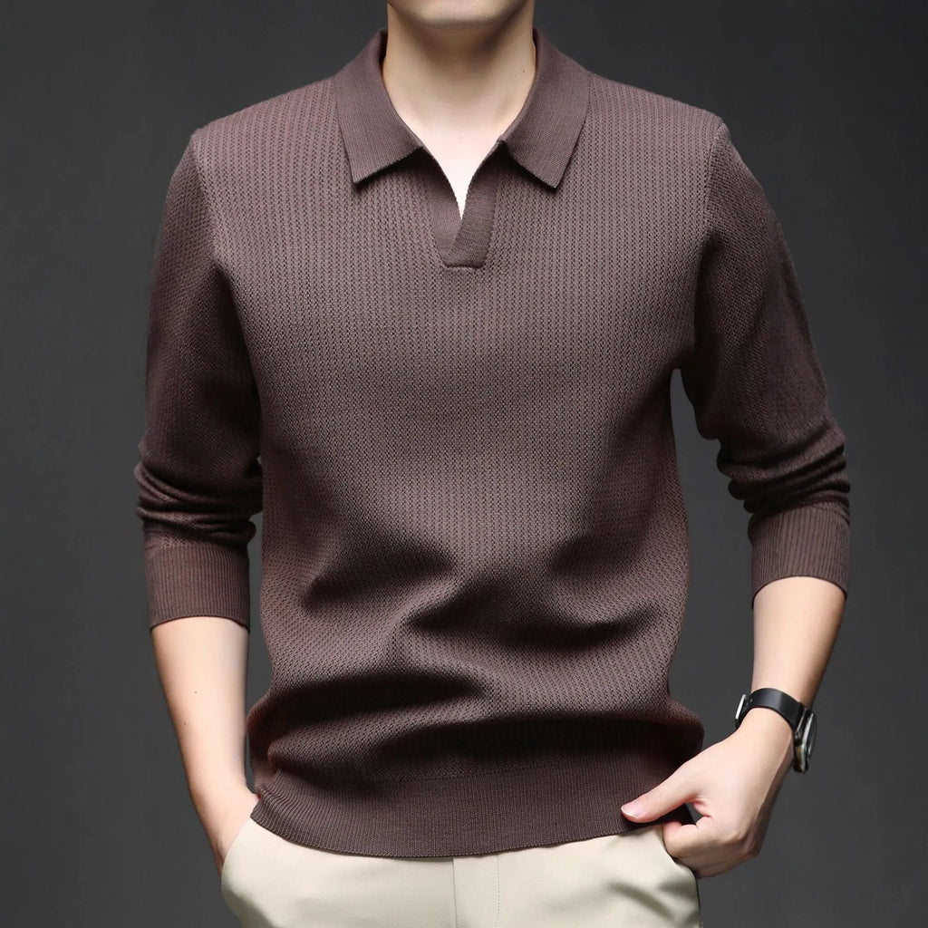 Men's loose fit casual pullover sweater in green, shown on a model, suitable for autumn leisure wear.