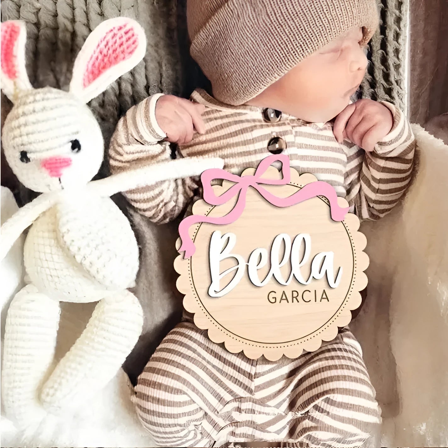 Customisable wooden baby room decoration ornament with personalised name in 13x13cm or 15x15cm size