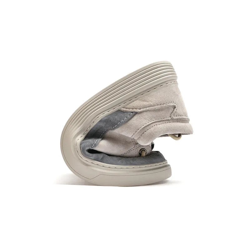 Men's grey casual skate shoes with pigskin upper and rubber sole, front lace-up design with round toe
