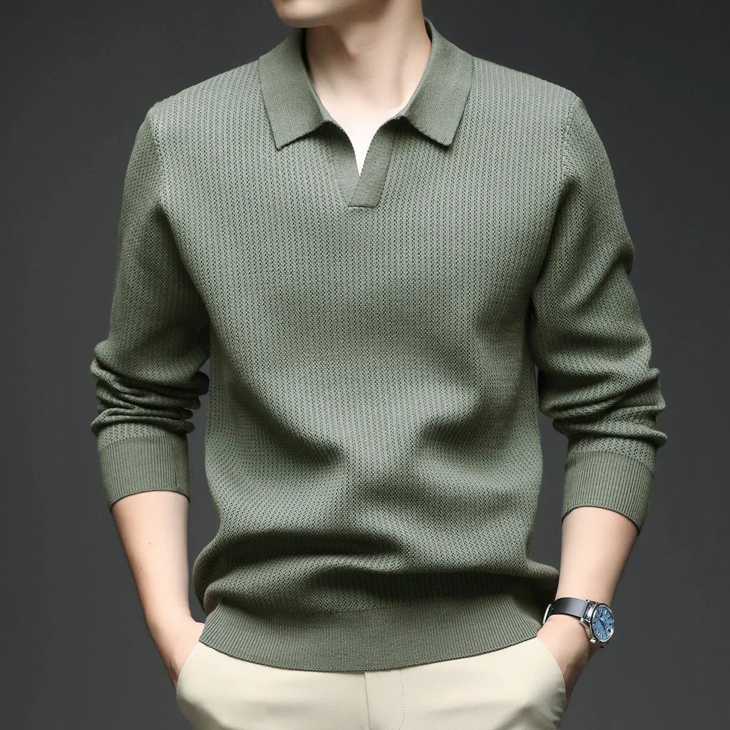 Men's loose fit casual pullover sweater in green, shown on a model, suitable for autumn leisure wear.