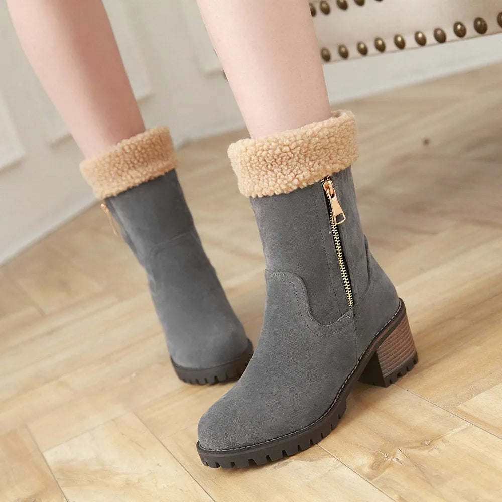 Waterproof snow boots with rubber sole and anti-slip grip in black, grey, green, orange colours