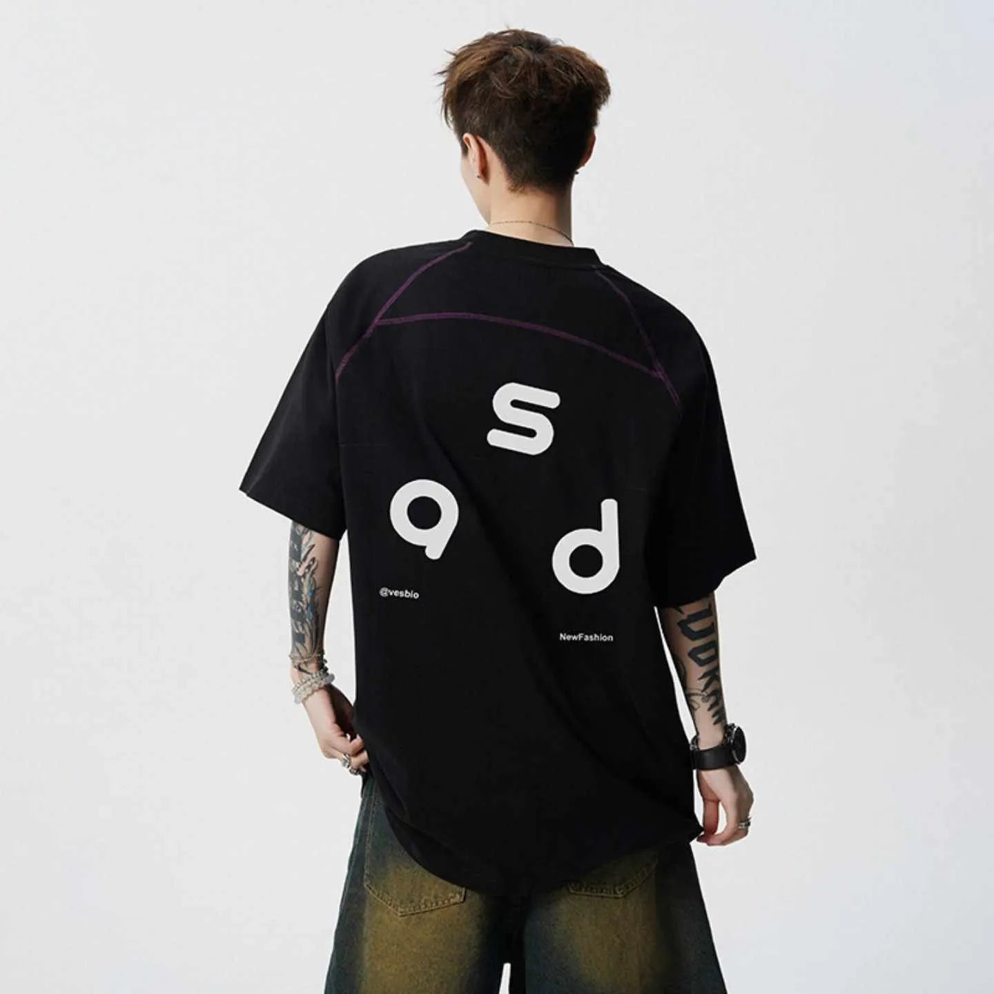 Black loose fit cotton T-shirt with short sleeves and a round neck collar featuring a letter print