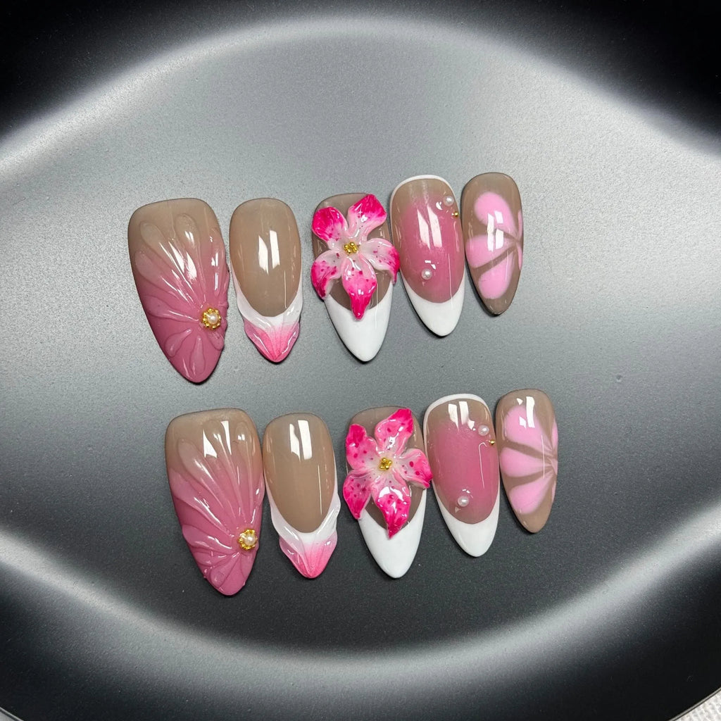Plastic French-style lily nail art armour pieces in four sizes for dimensional gel manicures