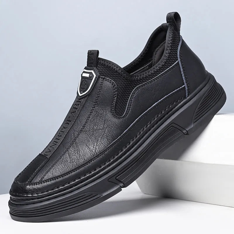 Men's solid colour leather casual shoes with round toe in black and brown options