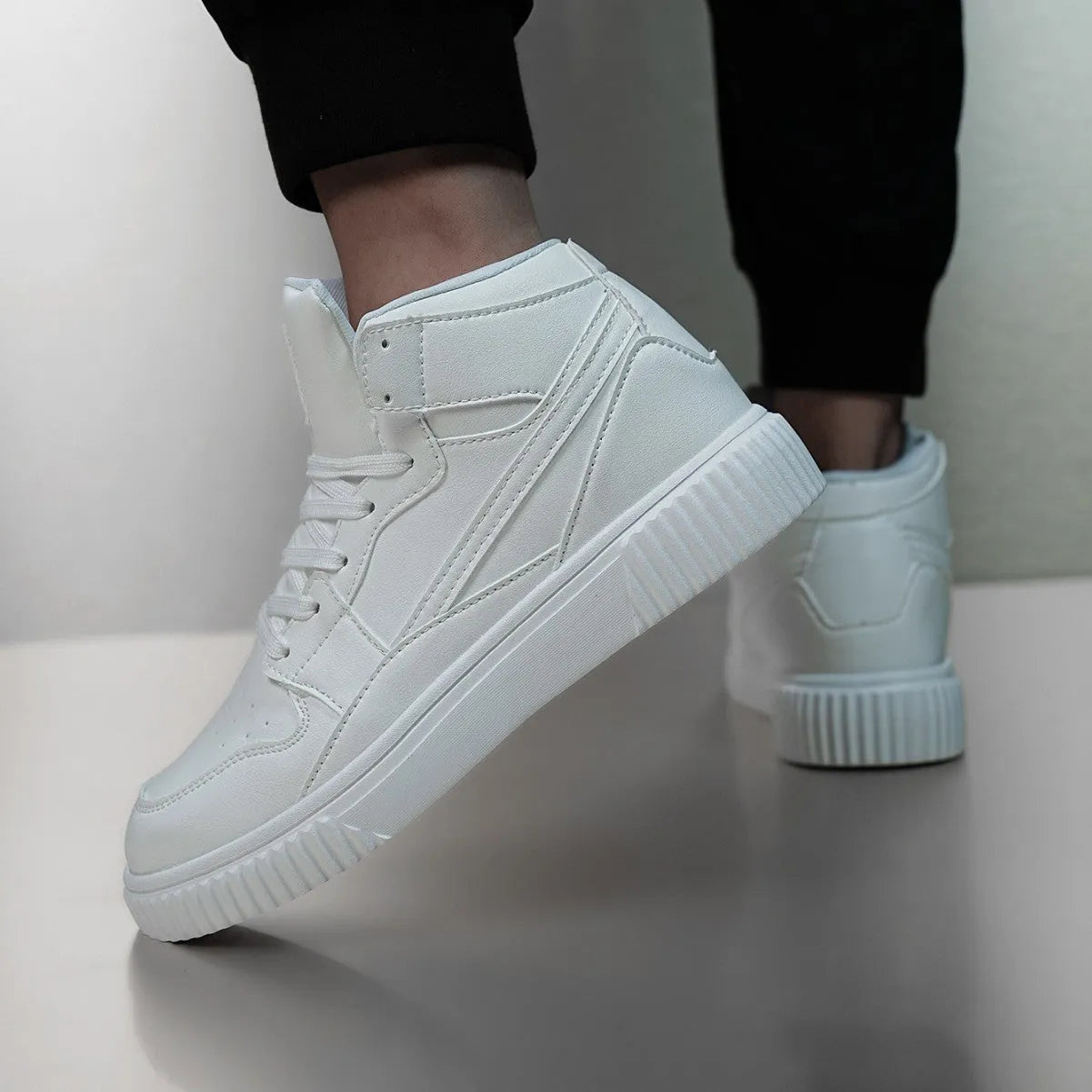 Men's white round toe casual microfiber shoes for autumn and winter leisure wear
