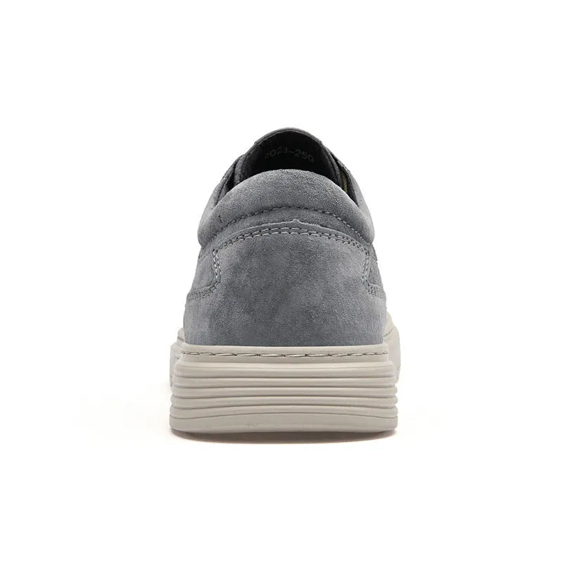 Men's grey casual skate shoes with pigskin upper and rubber sole, front lace-up design with round toe