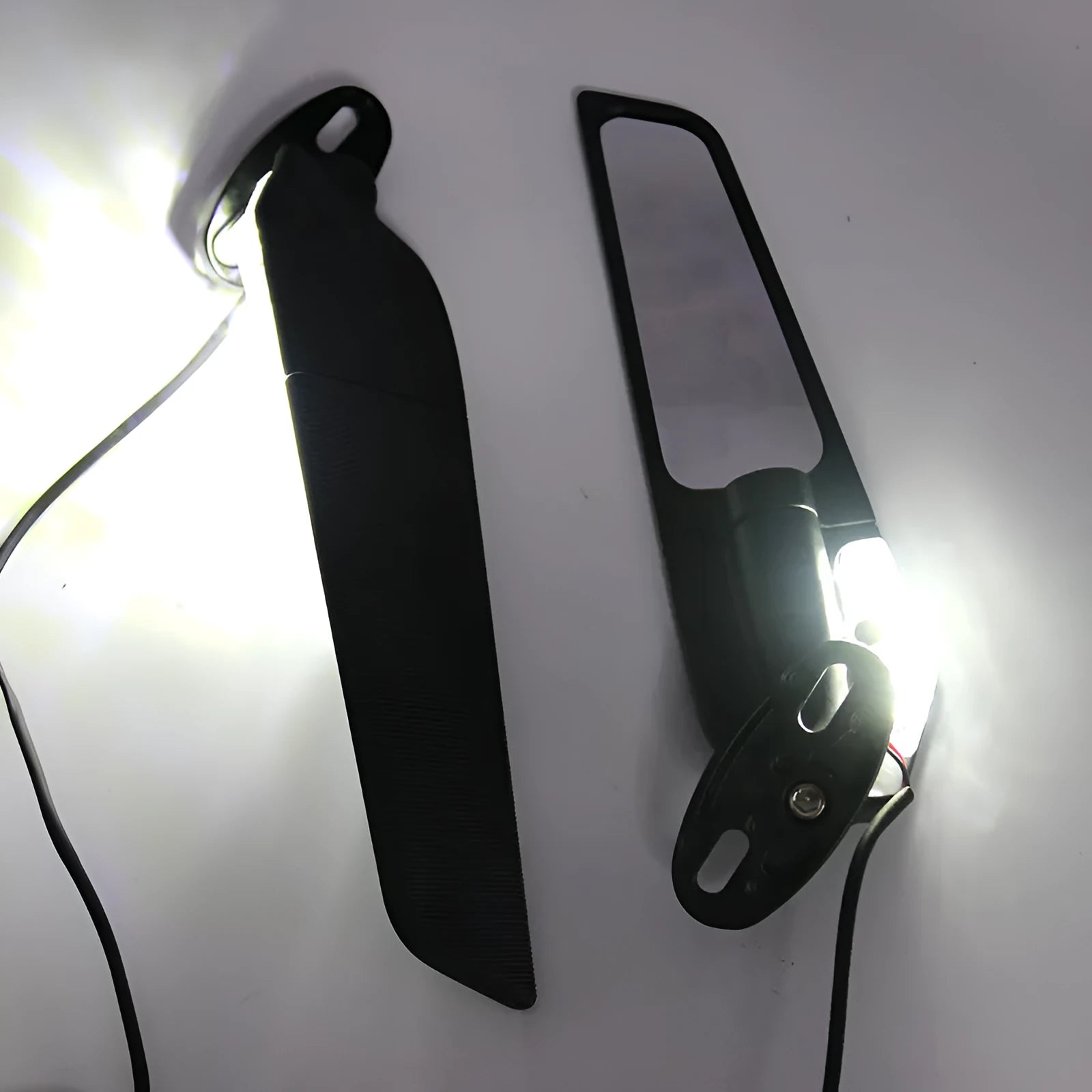 SH-620-5 motorcycle rearview mirror with yellow LED light, aluminium alloy housing, and convex glass lens.