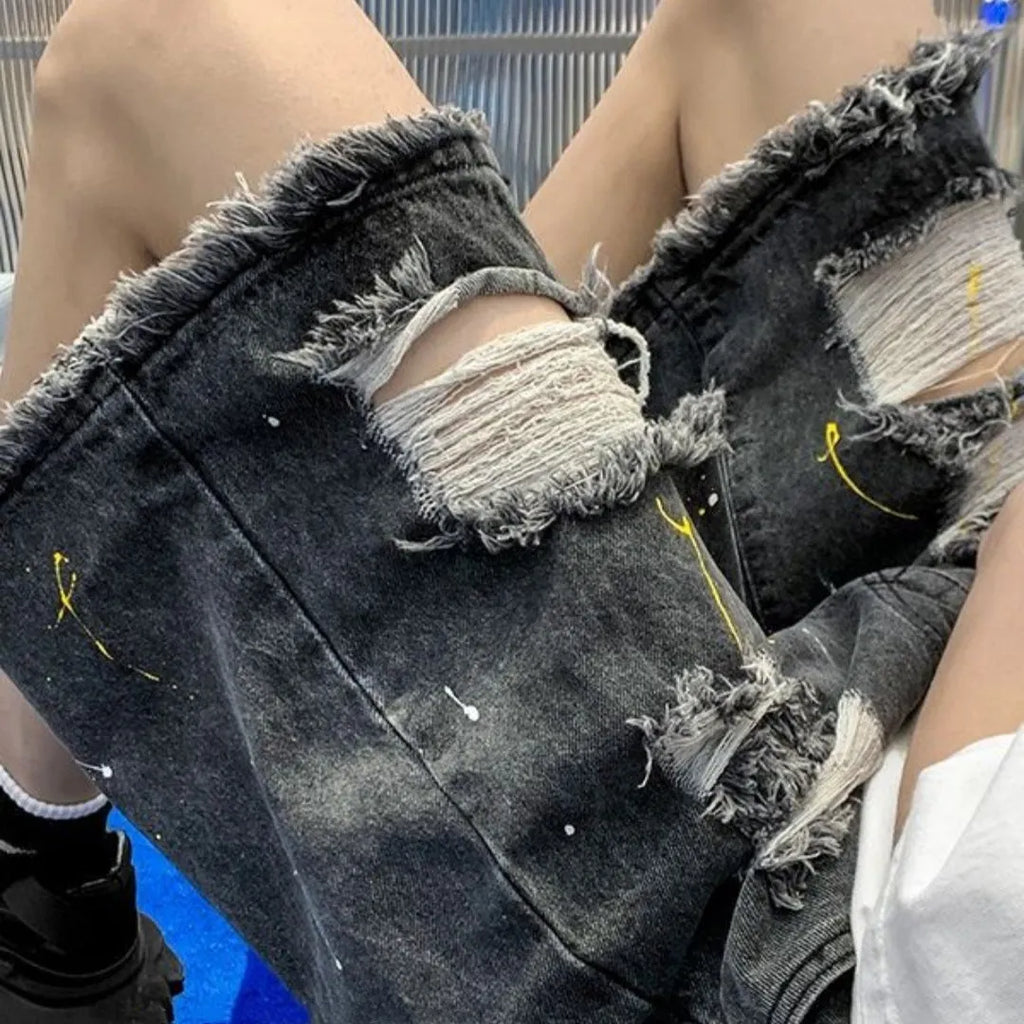 Men's loose fit water washed hole denim shorts in light blue with street style summer design