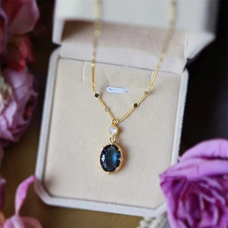 Gold geometric pendant necklace with French retro styling and electroplated finish