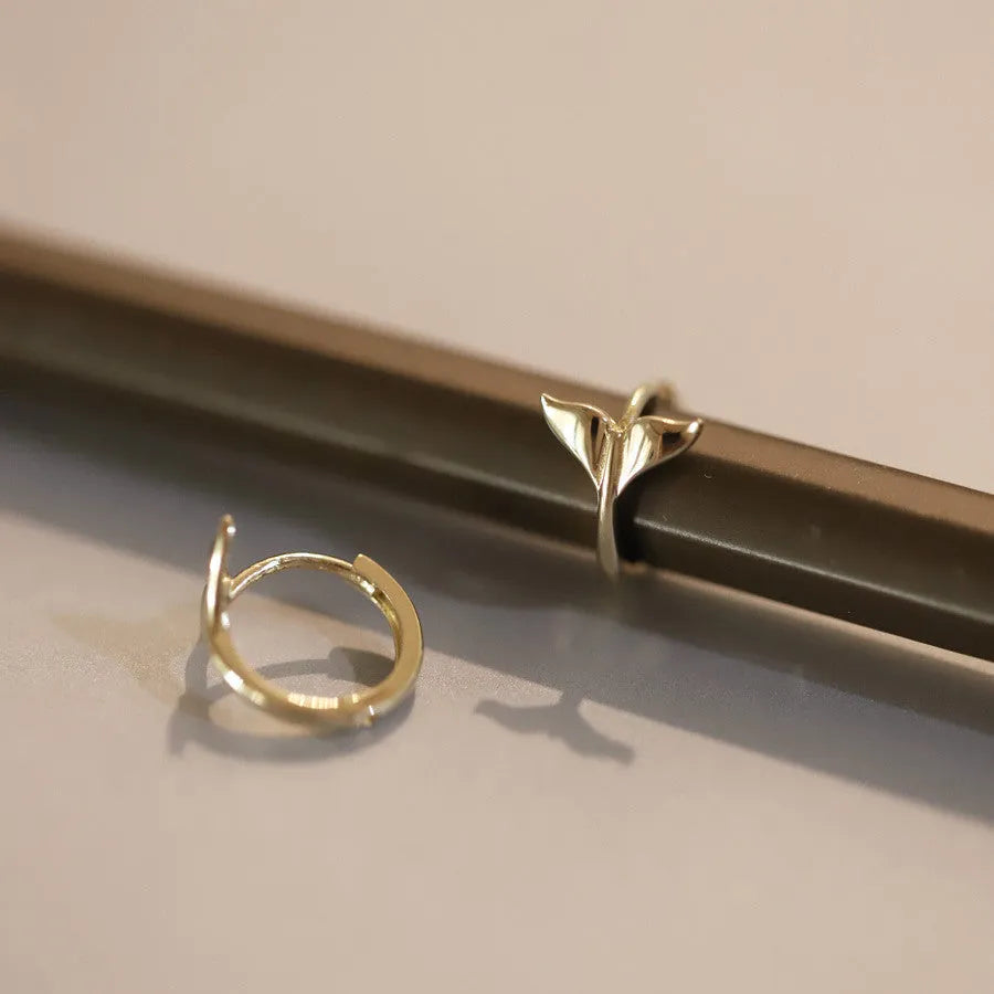 S925 sterling silver 14k gold plated fishtail hoop earrings with 8mm inner diameter and 10mm outer diameter