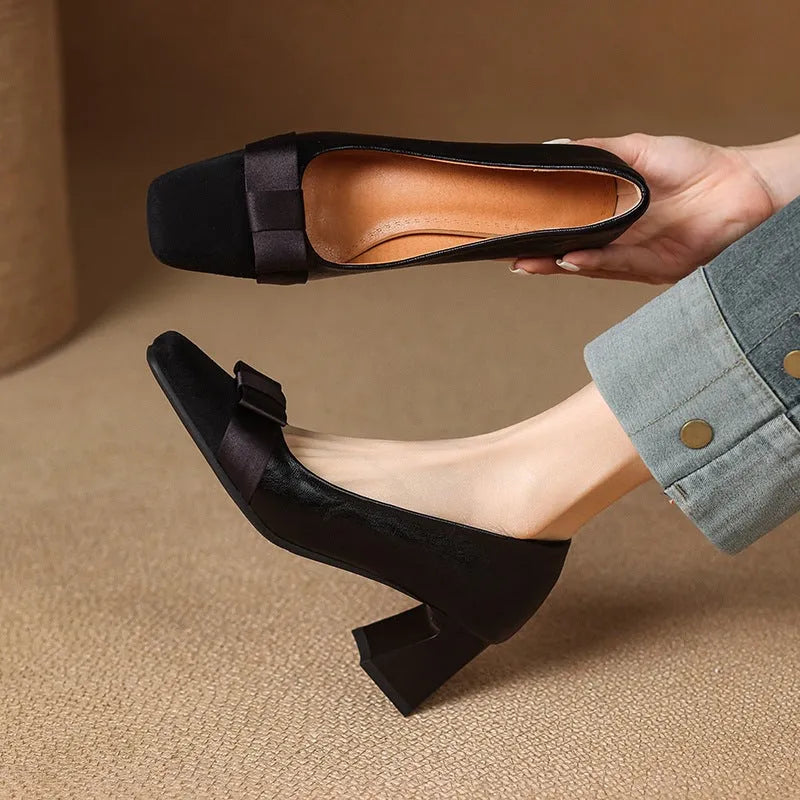 Retro square head stitching chunky heel pumps for women, black, low-cut, bow detail, side view
