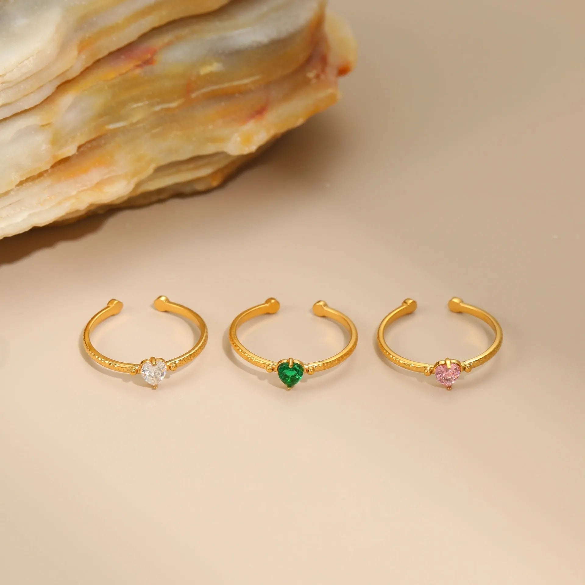 Open mouth geometric ring with a love heart shape and inlaid zircon, in stainless steel.