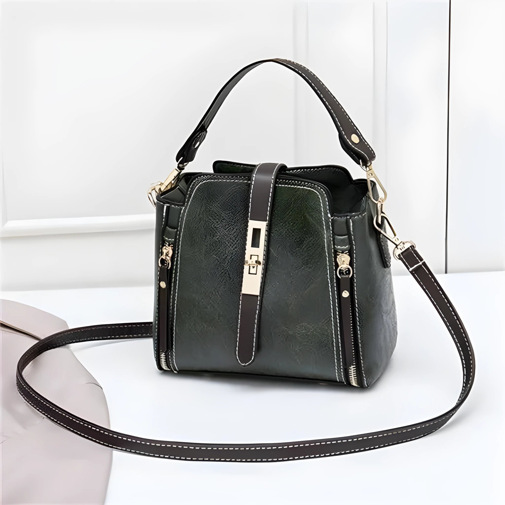 Women shoulder bag in faux leather with detachable handle and adjustable strap, Brown