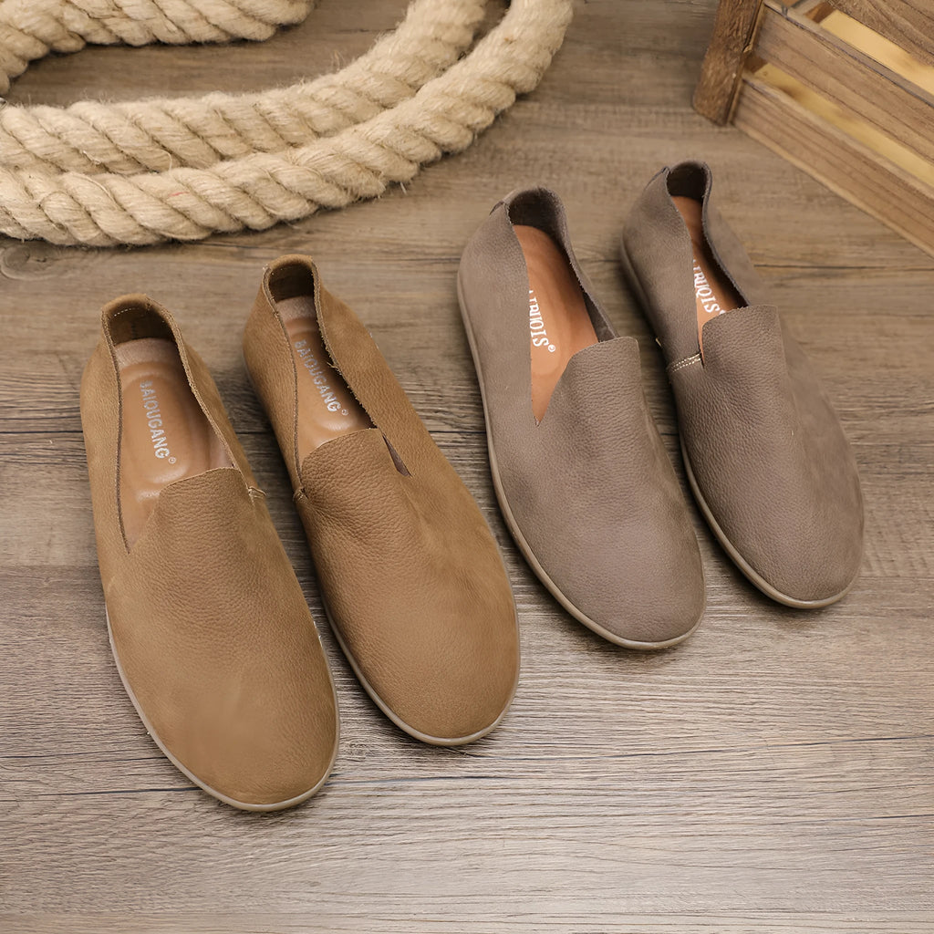 Handmade grey low-top men's shoes with a wedge rubber sole