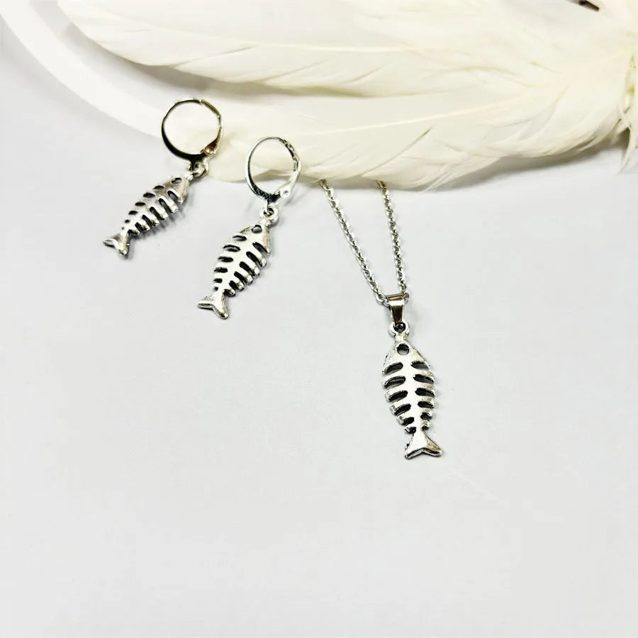 Retro fishbone pendant necklace with matching earrings set on adjustable O-shaped chain