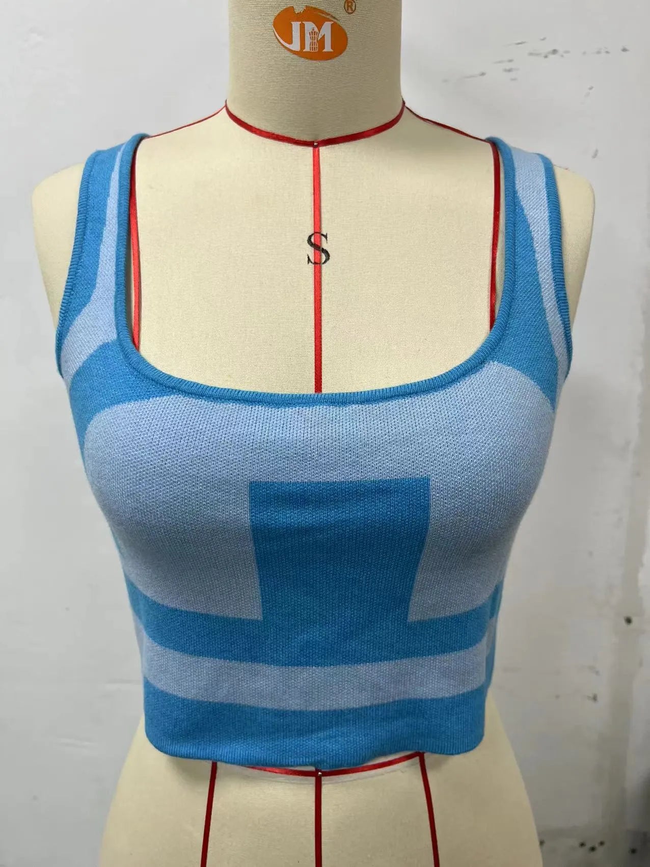 Women's U collar camisole vest with contrast colour panel in slim fit street fashion style