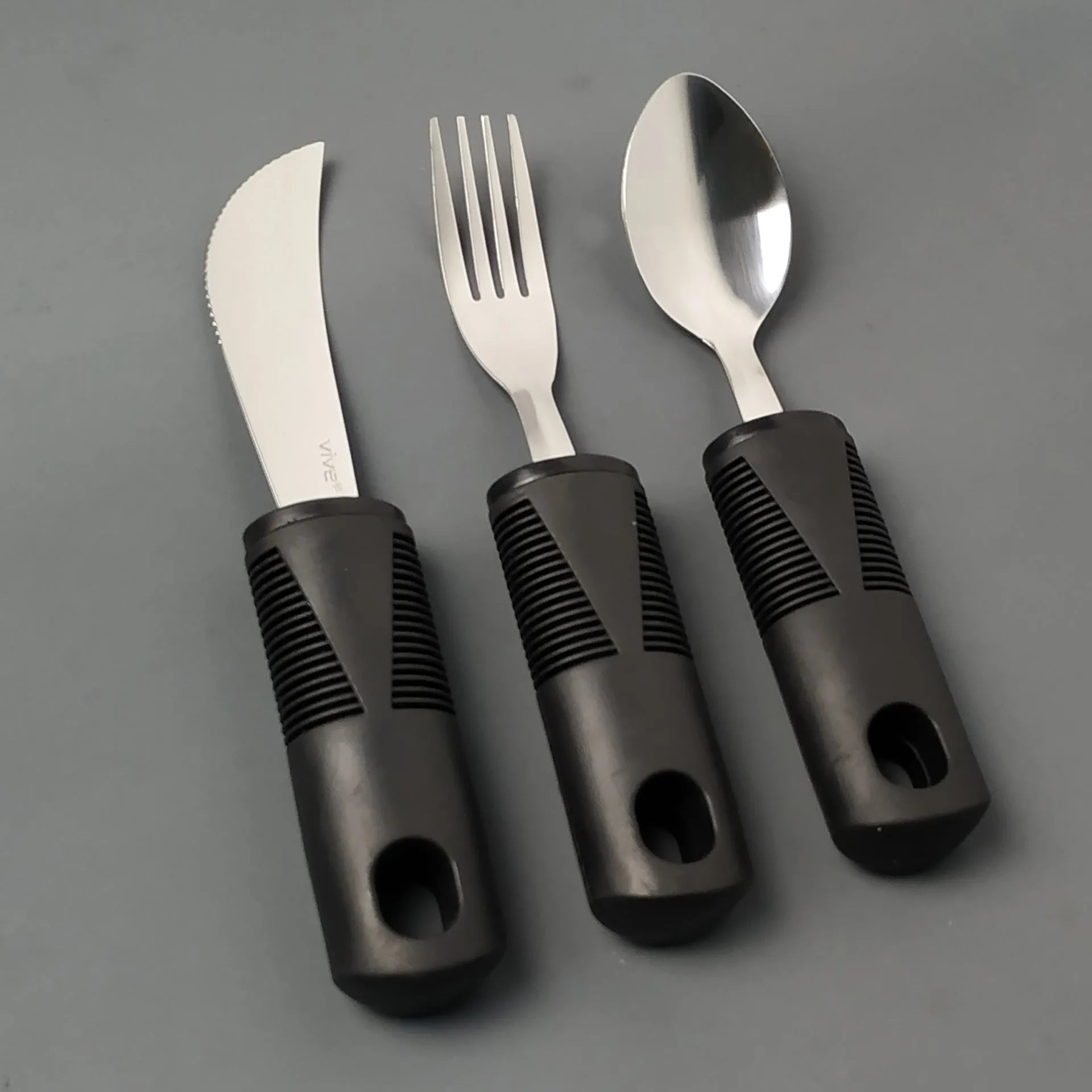Anti-shake adaptive tableware set with stainless steel utensils and rubber handle grips