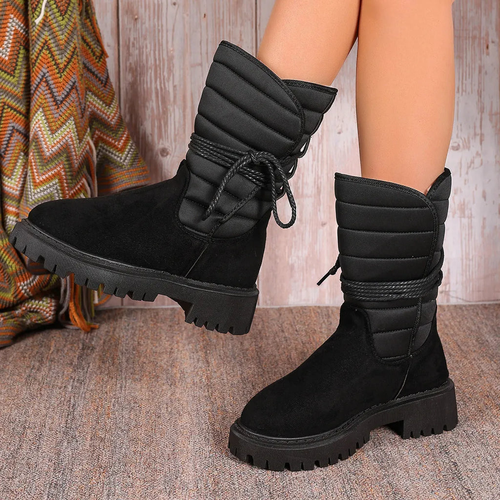 Women's chunky heel snow boots in suede with lace-up design and fleece lining