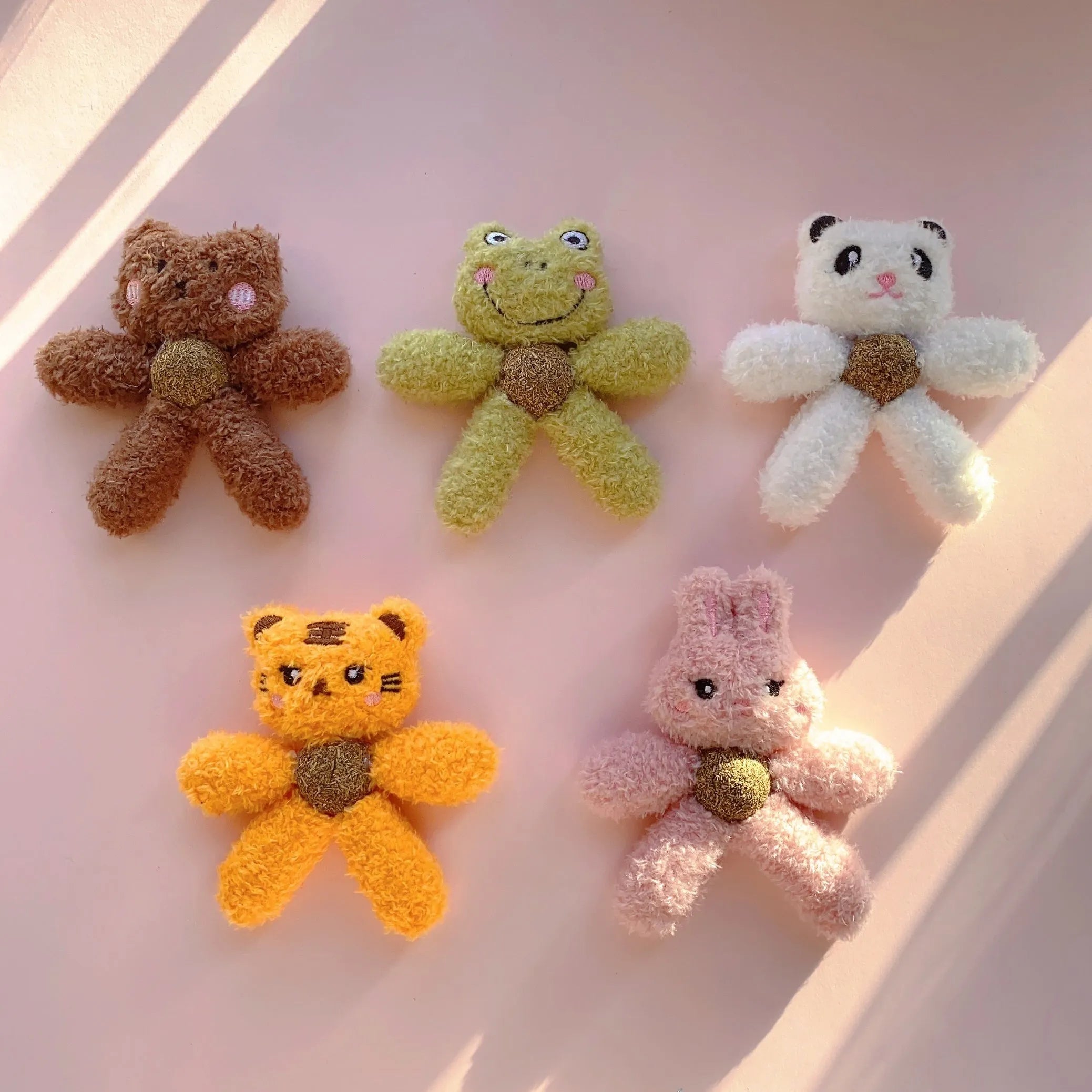 Edible catnip ball chewing toy for kittens with animal designs