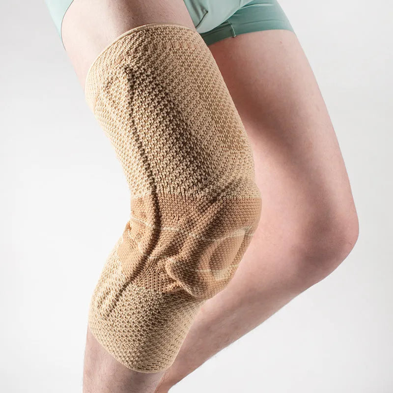 Adult sports knee pads in black and blue colour, sizes S M L XL for basketball and running protection
