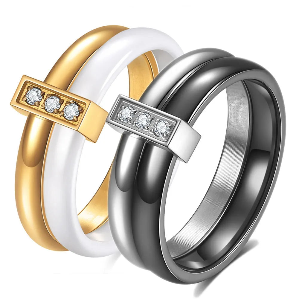 Ceramic ring with glossy stitching and zirconium detail in steel black or gold white finish
