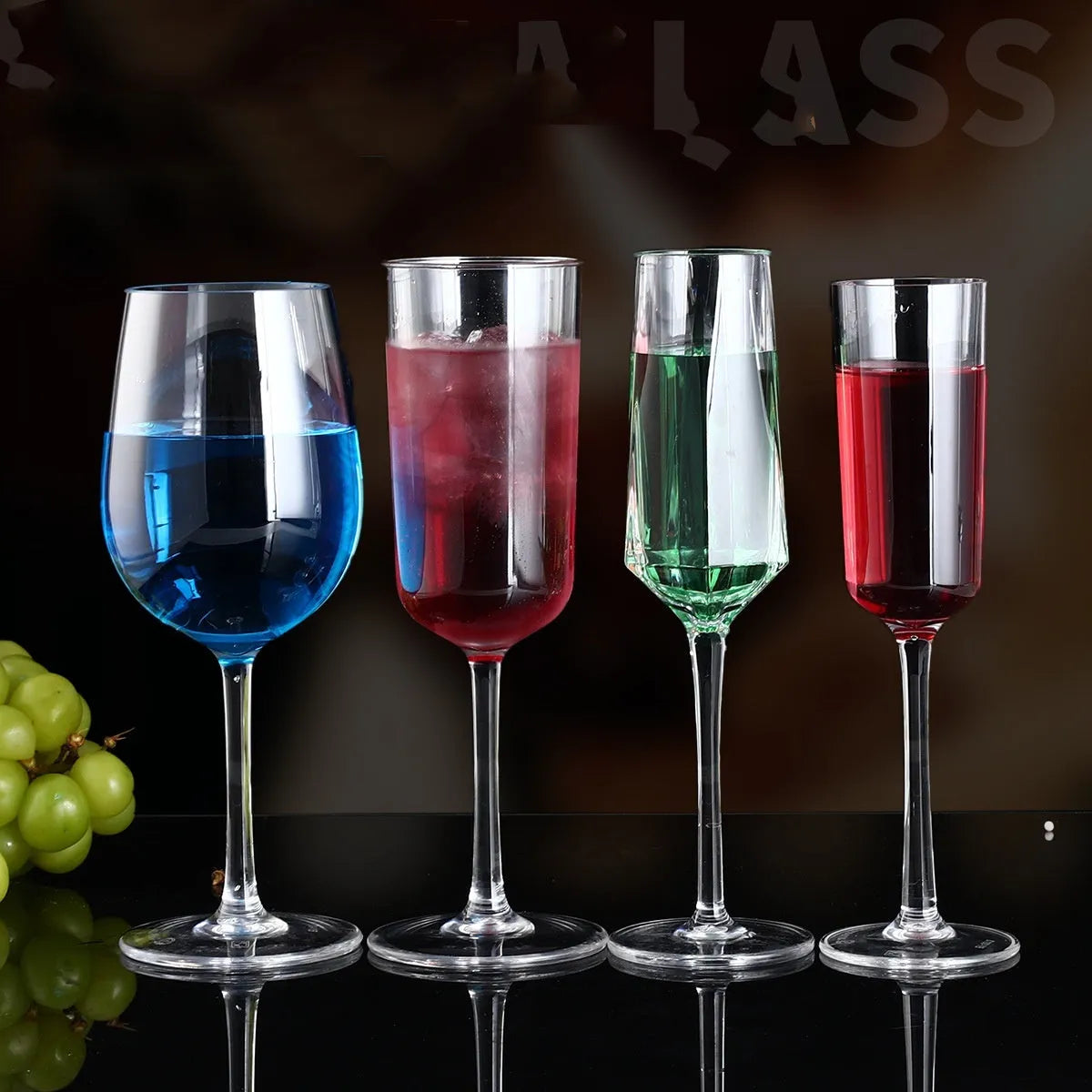 Clear PC acrylic wine bottle with modern design, shown in 300ml and 550ml sizes for catering.